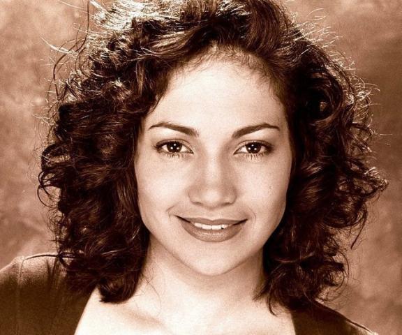 10 φωτογραφίες που αποδεικνύουν πως η Jennifer Lopez… άλλαξε πολύ