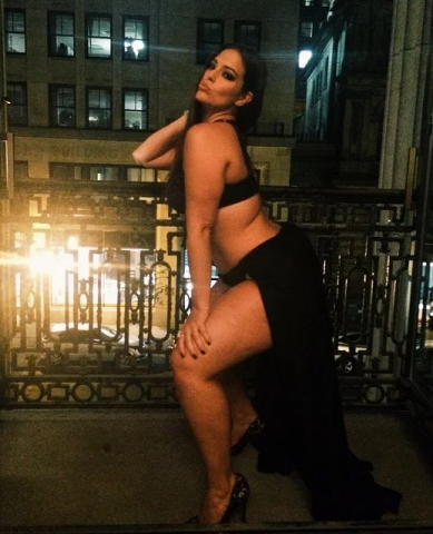 Ashley Graham: Οι 12 λήψεις που αποδεικνύουν πως αξίζει να αγαπήσεις κι εσύ τις καμπύλες σου