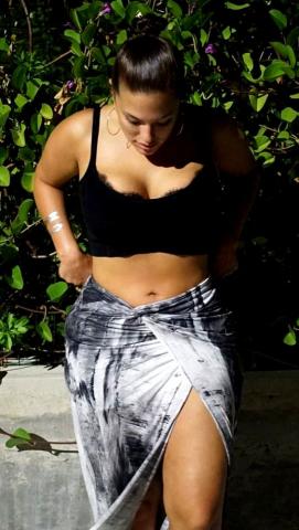 Ashley Graham: Οι 12 λήψεις που αποδεικνύουν πως αξίζει να αγαπήσεις κι εσύ τις καμπύλες σου