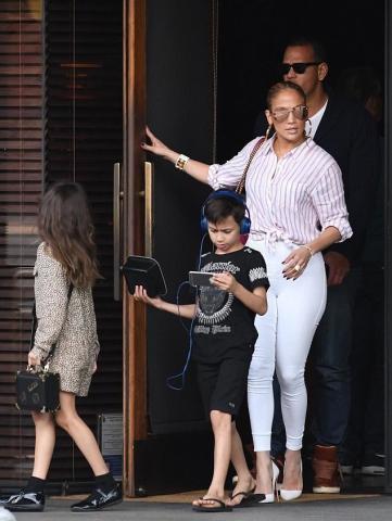 Family affair! Η Jennifer Lopez μαζί με τον Alex Rodriguez και τα παιδιά