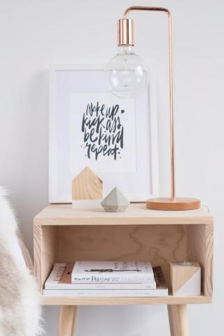 10 Ιδέες για να έχεις πάντα ένα όμορφο κομοδίνο