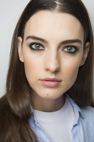 Οι τάσεις στο eyeliner που πρέπει να ξέρεις φέτος