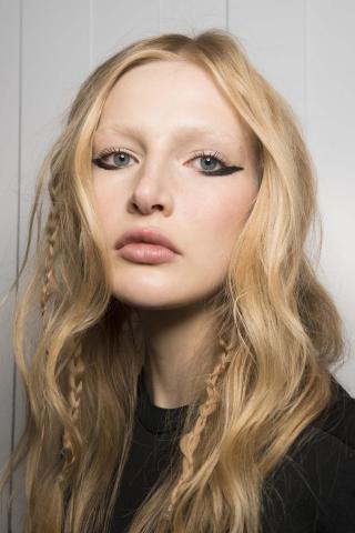 Οι τάσεις στο eyeliner που πρέπει να ξέρεις φέτος