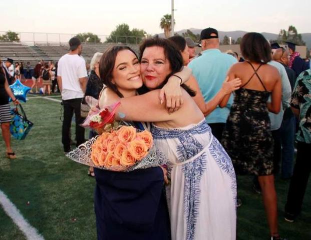 Kardashian & Jenner: Η 18χρονη ξαδέρφη – σωσίας τους φιλοδοξεί να τους κλέψει τη δόξα