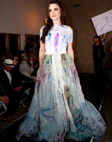 Kardashian & Jenner: Η 18χρονη ξαδέρφη – σωσίας τους φιλοδοξεί να τους κλέψει τη δόξα