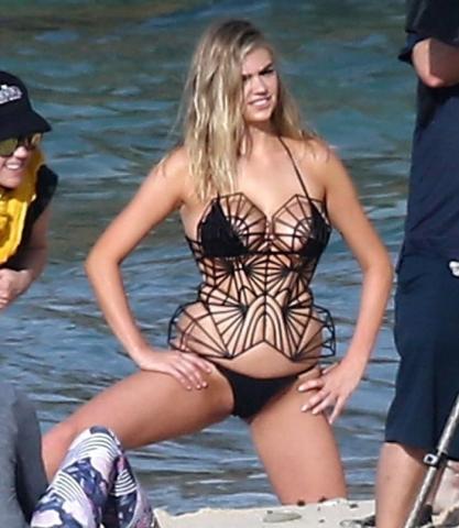 Η Kate Upton έπεσε από τα βράχια ενώ φωτογραφιζόταν για το Sports Illustrated