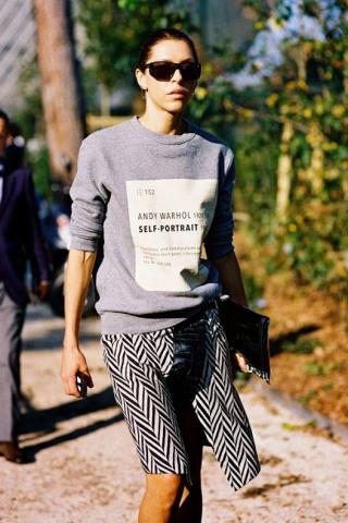 Sunday look: Φόρεσε το φούτερ με έναν τελείως διαφορετικό τρόπο Sunday look: Φόρεσε το φούτερ με έναν τελείως διαφορετικό τρόπο