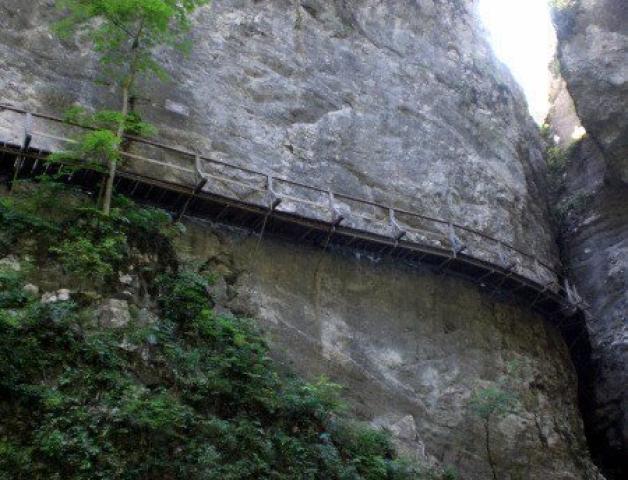 Αν δεν γνωρίζετε τη λίμνη Bled στη Σλοβενία, ήρθε ο καιρός να την μάθετε γιατί είναι πανέμορφη!