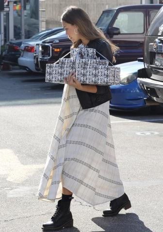 To ροκ pregnant style της Jessica Alba - Τι δήλωσε για επόμενη εγκυμοσύνη;