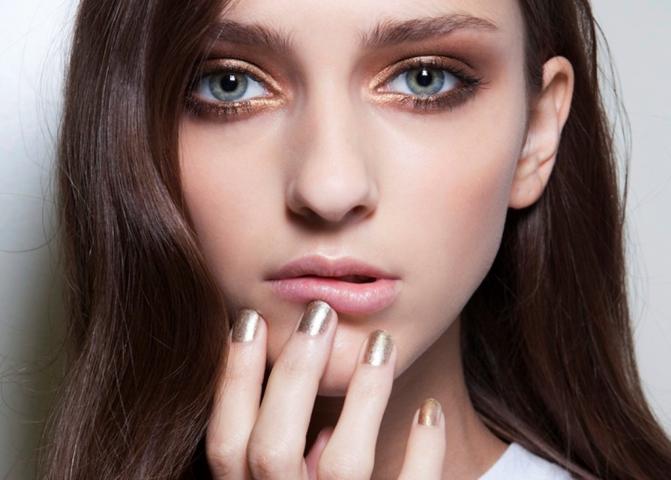 Metallic nails: Οι αποχρώσεις που πρέπει να δοκιμάσεις το φθινόπωρο Metallic nails: Οι αποχρώσεις που πρέπει να δοκιμάσεις το φθινόπωρο