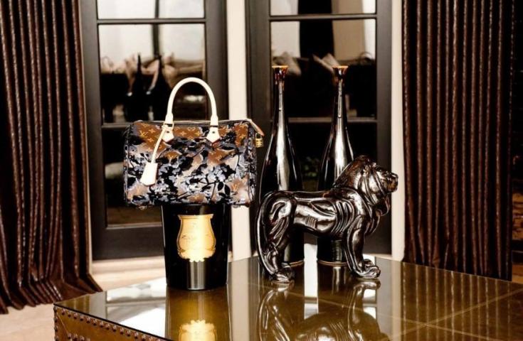 Τη ντουλάπα της Khloe Kardashian θα τη ζήλευε έως και η Carrie Bradshaw