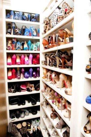 Τη ντουλάπα της Khloe Kardashian θα τη ζήλευε έως και η Carrie Bradshaw