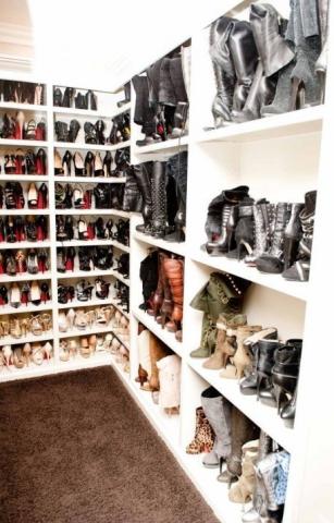 Τη ντουλάπα της Khloe Kardashian θα τη ζήλευε έως και η Carrie Bradshaw