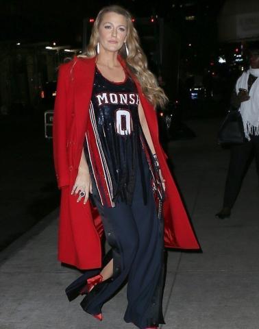 Η Blake Lively άλλαξε 7 outfits σε μια μόνο μέρα και ήταν όλα υπέροχα