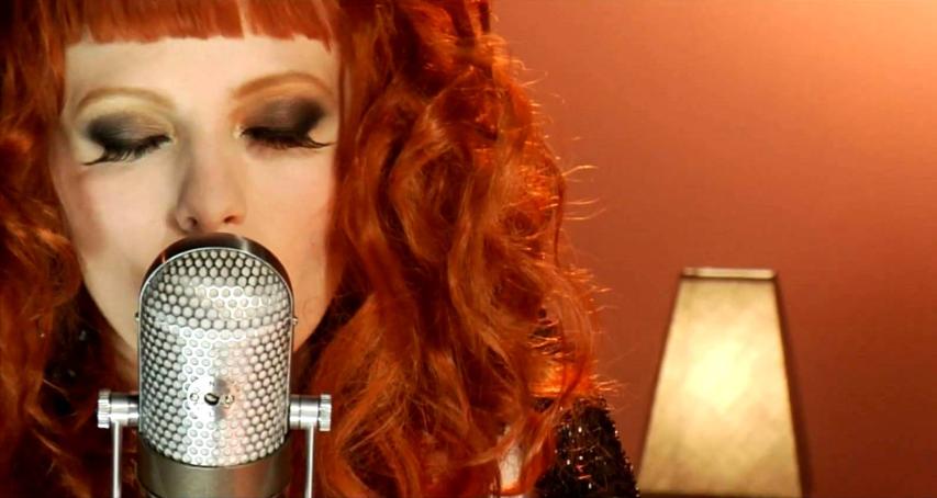 10 πανέμορφα μοντέλα που απέδειξαν πως… το’ χουν και με τη μουσική