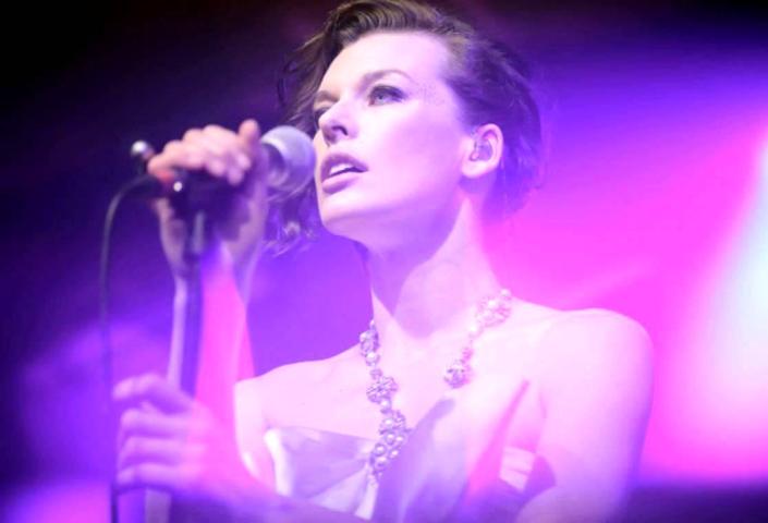 10 πανέμορφα μοντέλα που απέδειξαν πως… το’ χουν και με τη μουσική