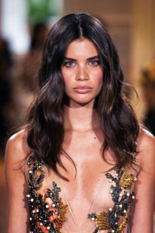 Celeb file: 10 φορές που η Sara Sampaio εντυπωσίασε με το beauty look της Celeb file: 10 φορές που η Sara Sampaio εντυπωσίασε με το beauty look της