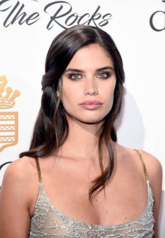Celeb file: 10 φορές που η Sara Sampaio εντυπωσίασε με το beauty look της Celeb file: 10 φορές που η Sara Sampaio εντυπωσίασε με το beauty look της