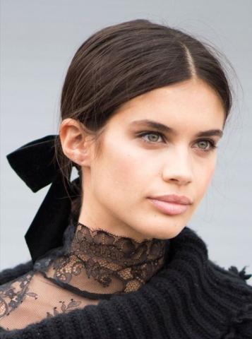 Celeb file: 10 φορές που η Sara Sampaio εντυπωσίασε με το beauty look της Celeb file: 10 φορές που η Sara Sampaio εντυπωσίασε με το beauty look της