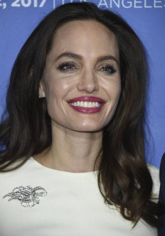 Red Carpet stories: Η Angelina Jolie με τις κόρες της 
