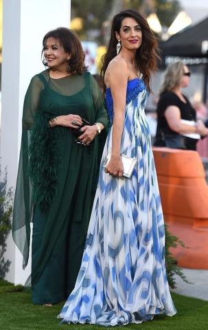 Η μητέρα της Amal έκανε πολύ καλύτερη εμφάνιση από εκείνη