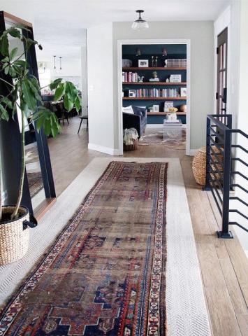  Η νέα τάση στα χαλιά θέλει το ένα πάνω στο άλλο