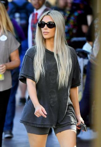 Γενέθλια στη Disneyland για την Kim Kardashian με τα δύο παιδιά της (pics) Γενέθλια στη Disneyland για την Kim Kardashian με τα δύο παιδιά της (pics)