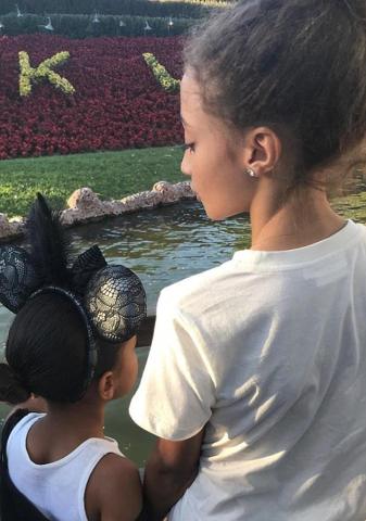 Γενέθλια στη Disneyland για την Kim Kardashian με τα δύο παιδιά της (pics) Γενέθλια στη Disneyland για την Kim Kardashian με τα δύο παιδιά της (pics)