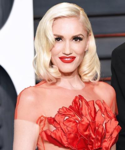 10 celebrities που δείχνουν πολύ νεότερες από την πραγματική τους ηλικία 10 celebrities που δείχνουν πολύ νεότερες από την πραγματική τους ηλικία