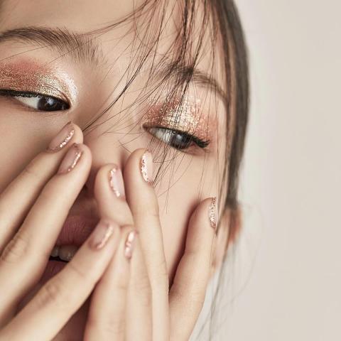 Τα πιο κομψά σχέδια για το μανικιούρ σου που θα σε κάνουν να ξανασκεφτείς το nail art Τα πιο κομψά σχέδια για το μανικιούρ σου που θα σε κάνουν να ξανασκεφτείς το nail art