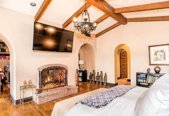 Νέα έπαυλη αξίας 8,55 εκατ. δολαρίων για την Kendall Jenner στο Beverly Hills Νέα έπαυλη αξίας 8,55 εκατ. δολαρίων για την Kendall Jenner στο Beverly Hills