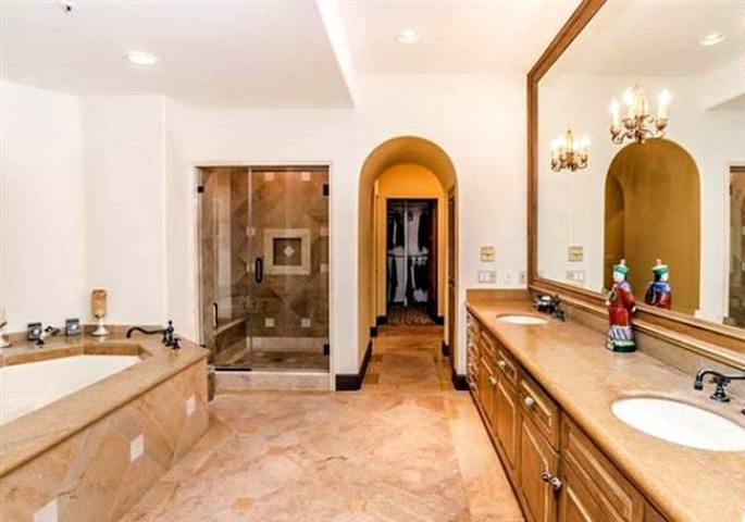 Νέα έπαυλη αξίας 8,55 εκατ. δολαρίων για την Kendall Jenner στο Beverly Hills Νέα έπαυλη αξίας 8,55 εκατ. δολαρίων για την Kendall Jenner στο Beverly Hills