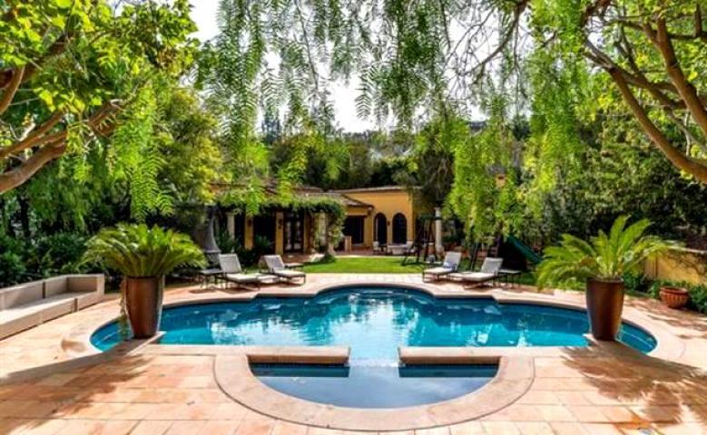 Νέα έπαυλη αξίας 8,55 εκατ. δολαρίων για την Kendall Jenner στο Beverly Hills Νέα έπαυλη αξίας 8,55 εκατ. δολαρίων για την Kendall Jenner στο Beverly Hills