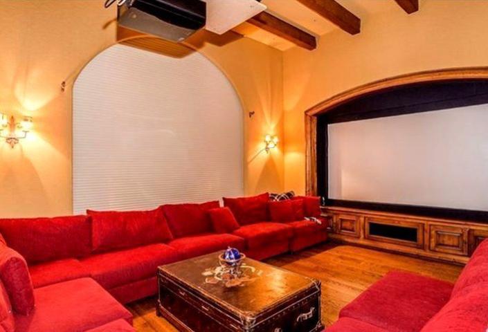 Νέα έπαυλη αξίας 8,55 εκατ. δολαρίων για την Kendall Jenner στο Beverly Hills Νέα έπαυλη αξίας 8,55 εκατ. δολαρίων για την Kendall Jenner στο Beverly Hills