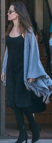 Κι όμως, η Angelina Jolie τρώει και παγωτό στα κέφια Κι όμως, η Angelina Jolie τρώει και παγωτό στα κέφια