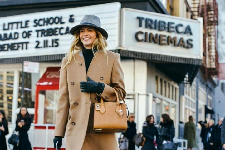 Το must-have παλτό που μπορεί να φορεθεί με κάθε outfit είναι αυτό Το must-have παλτό που μπορεί να φορεθεί με κάθε outfit είναι αυτό