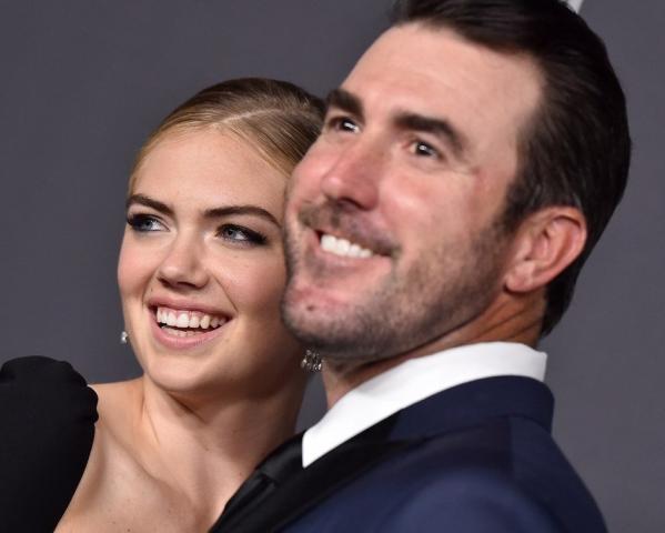 Πένθος στον ανδρικό πληθυσμό - Μόλις παντρεύτηκε η Kate Upton Πένθος στον ανδρικό πληθυσμό - Μόλις παντρεύτηκε η Kate Upton