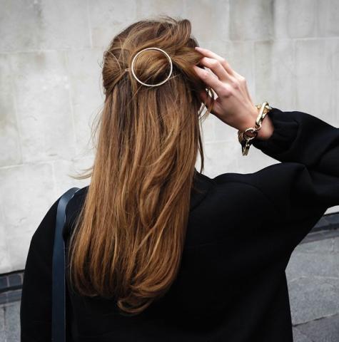 Accessorized hair: Ιδέες για ένα simple & chic χτενίσματα Accessorized hair: Ιδέες για ένα simple & chic χτενίσματα