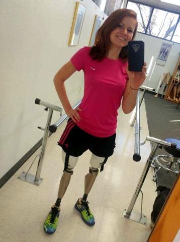 Μάθημα ζωής: Η δημοφιλέστερη γυναίκα στο Tinder στηρίζεται σε τεχνητά μέλη