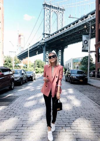 Φτιάξε το τέλειο office look με τα άνετα sneakers σου