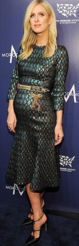 Ποια έλαμπε κυριολεκτικά με αυτό που φόρεσε και τη φουσκωμένη κοιλίτσα; 