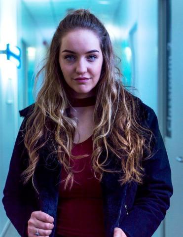 Η ξαδέρφη των αδελφών Hadid είναι plus size μοντέλο και πολύ μας αρέσει