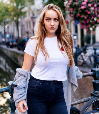 Η ξαδέρφη των αδελφών Hadid είναι plus size μοντέλο και πολύ μας αρέσει