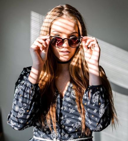 Η ξαδέρφη των αδελφών Hadid είναι plus size μοντέλο και πολύ μας αρέσει