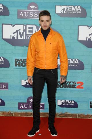 MTV Europe Awards: Η Rita Ora με μπουρνούζι και τα καλύτερα looks