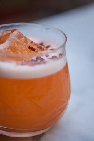 Η Αθήνα φοράει τη "Μάσκα" της Η Αθήνα φοράει τη "Μάσκα" της