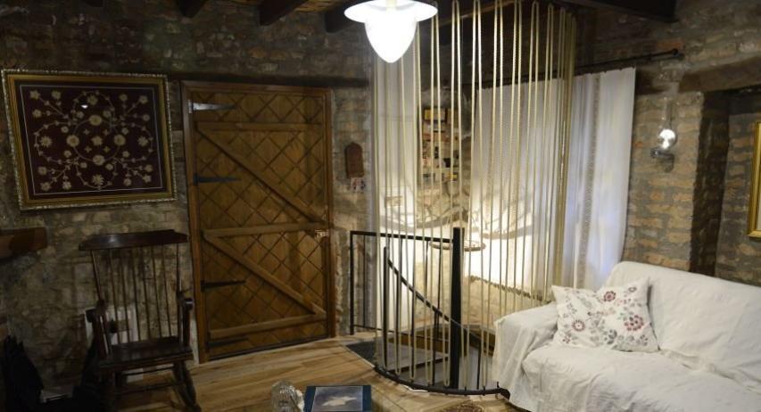 Στην Άλωνα ολοταχώς! Στην Άλωνα ολοταχώς!