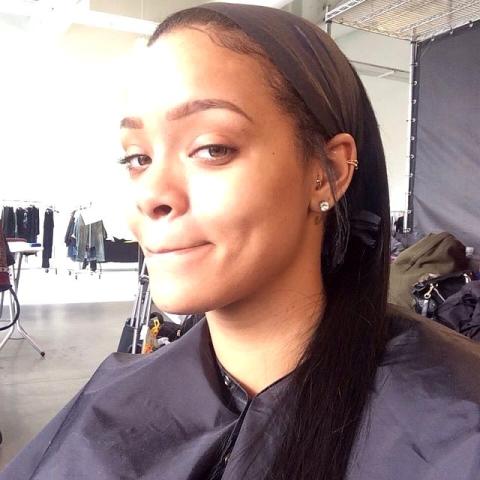 12 φορές που η Rihanna πόζαρε χωρίς ίχνος μακιγιάζ