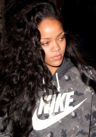 12 φορές που η Rihanna πόζαρε χωρίς ίχνος μακιγιάζ