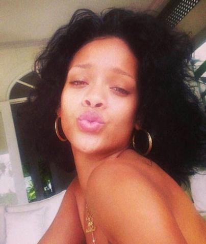 12 φορές που η Rihanna πόζαρε χωρίς ίχνος μακιγιάζ